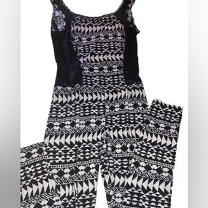 Tribal side peekaboo jumper size M